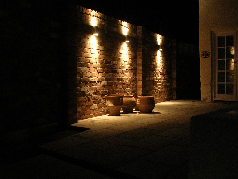 Garden wall lighting